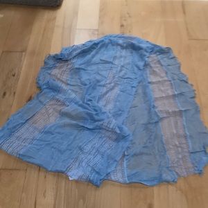 Maurice’s light blue scarf